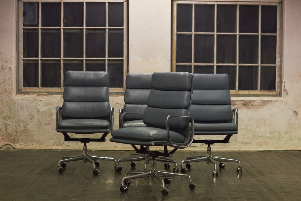 Eames Aluminum Group Soft Pad Chairs, model EA437 - Image 2