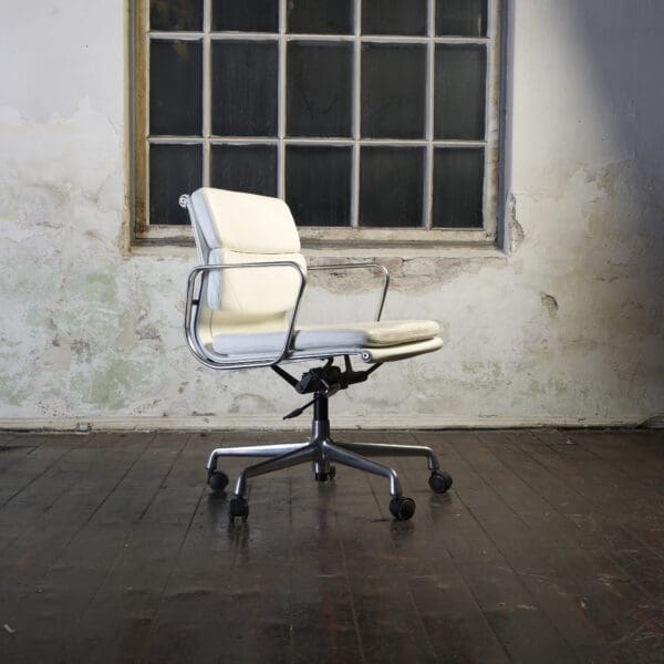 EAMES SOFT PAD STOL EA217 - VITRA
