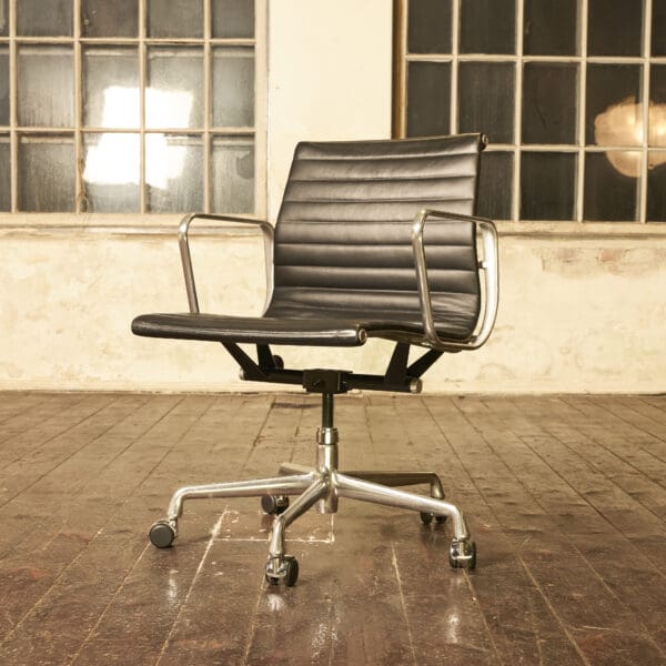 Eames Aluminium Group Management EA335