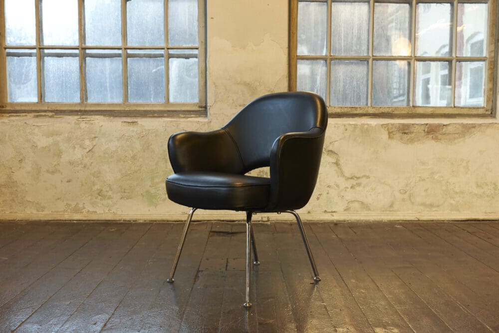 Saarinen Executive Armchair - Knoll - Image 2