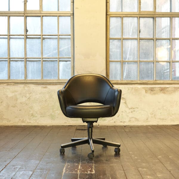 Saarinen Executive Armchair - Knoll
