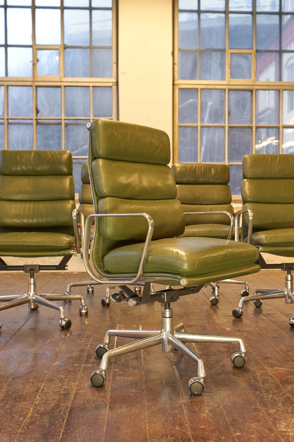 Eames Aluminum Group Soft Pad Executive Chairs - Image 6