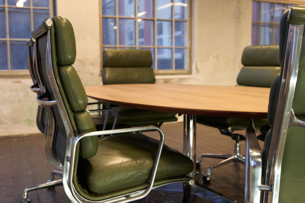 Eames Aluminum Group Soft Pad Executive Chairs - Image 9