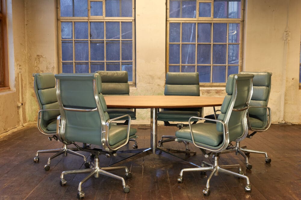 Eames Aluminum Group Soft Pad Chairs, model EA437 - Image 11