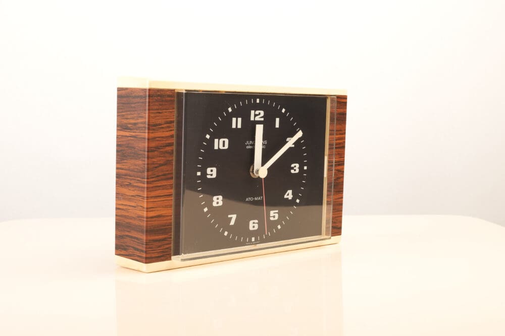 Junghans modernist wall clock - Image 3