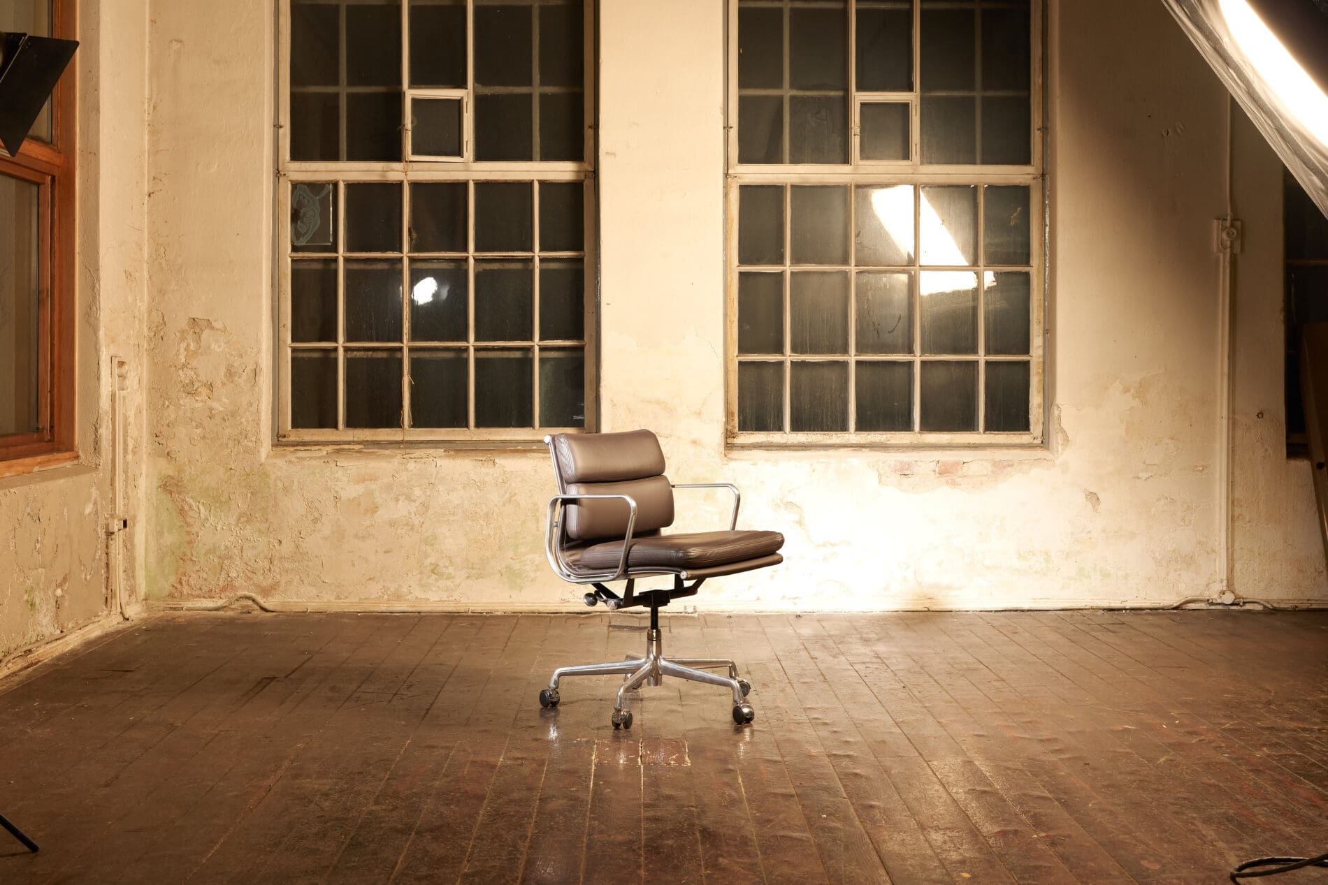 Eames Soft Pad Management Chair, EA435 - Image 3