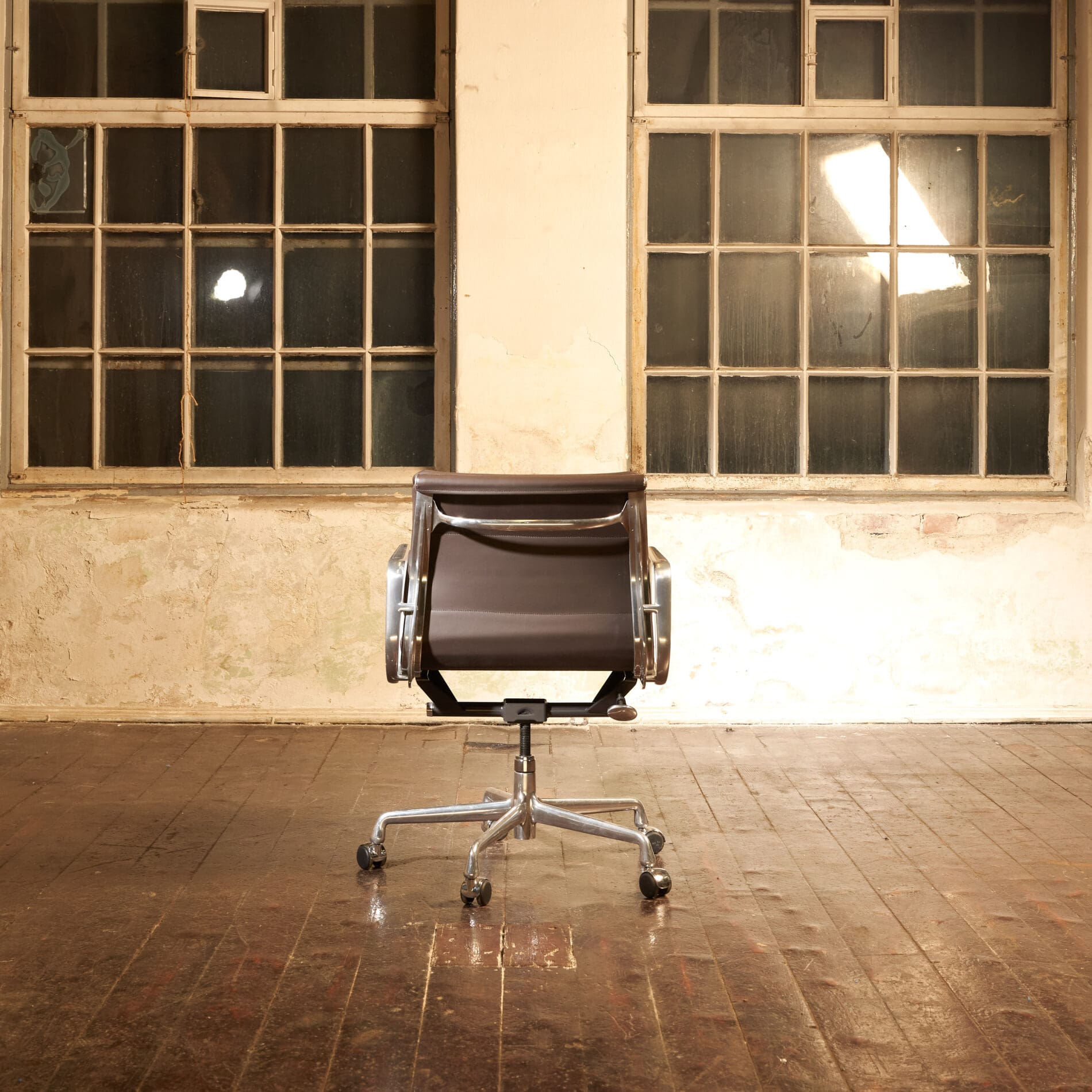 Eames Soft Pad Management Chair, EA435 - Image 6