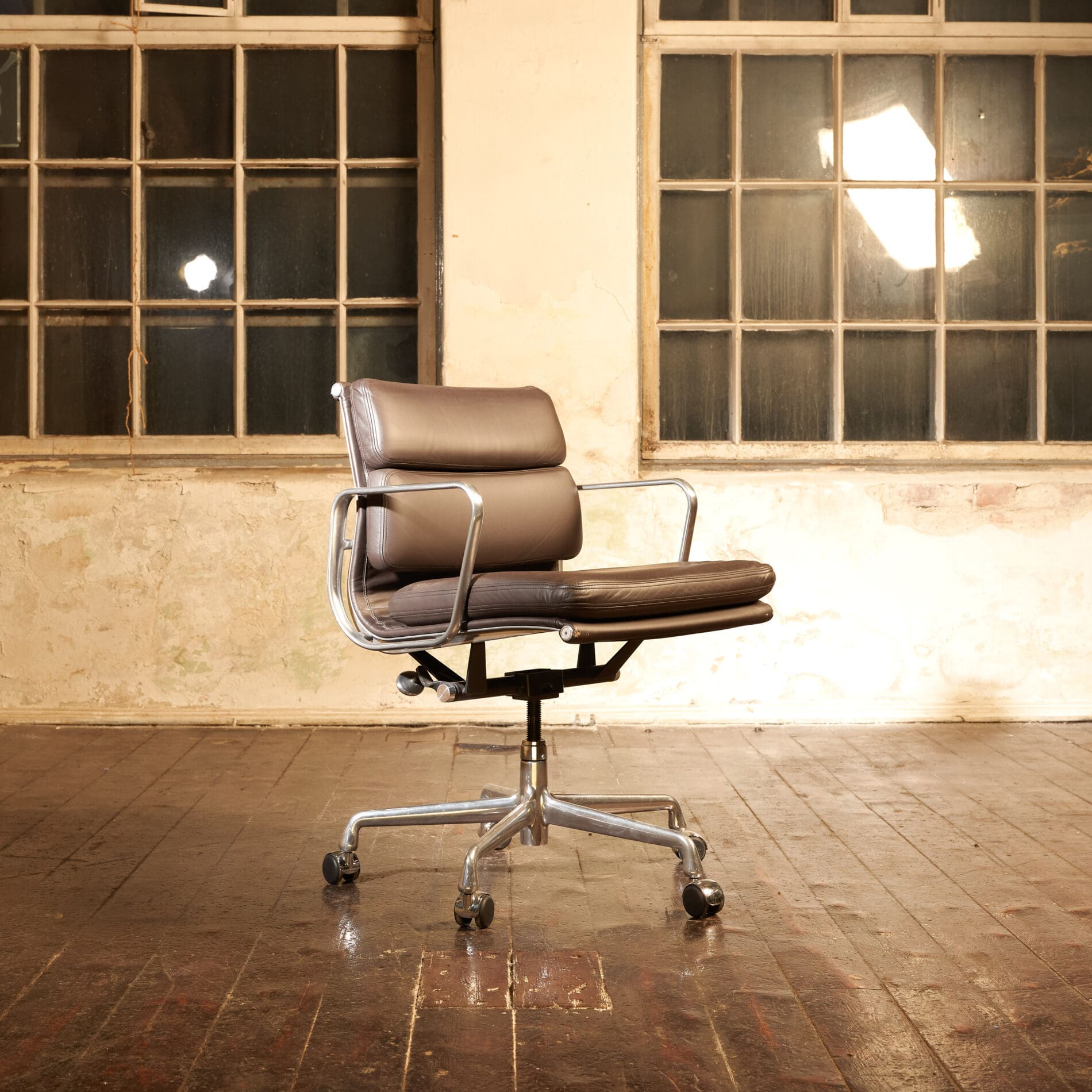 Eames Soft Pad Management Chair, EA435 - Image 7