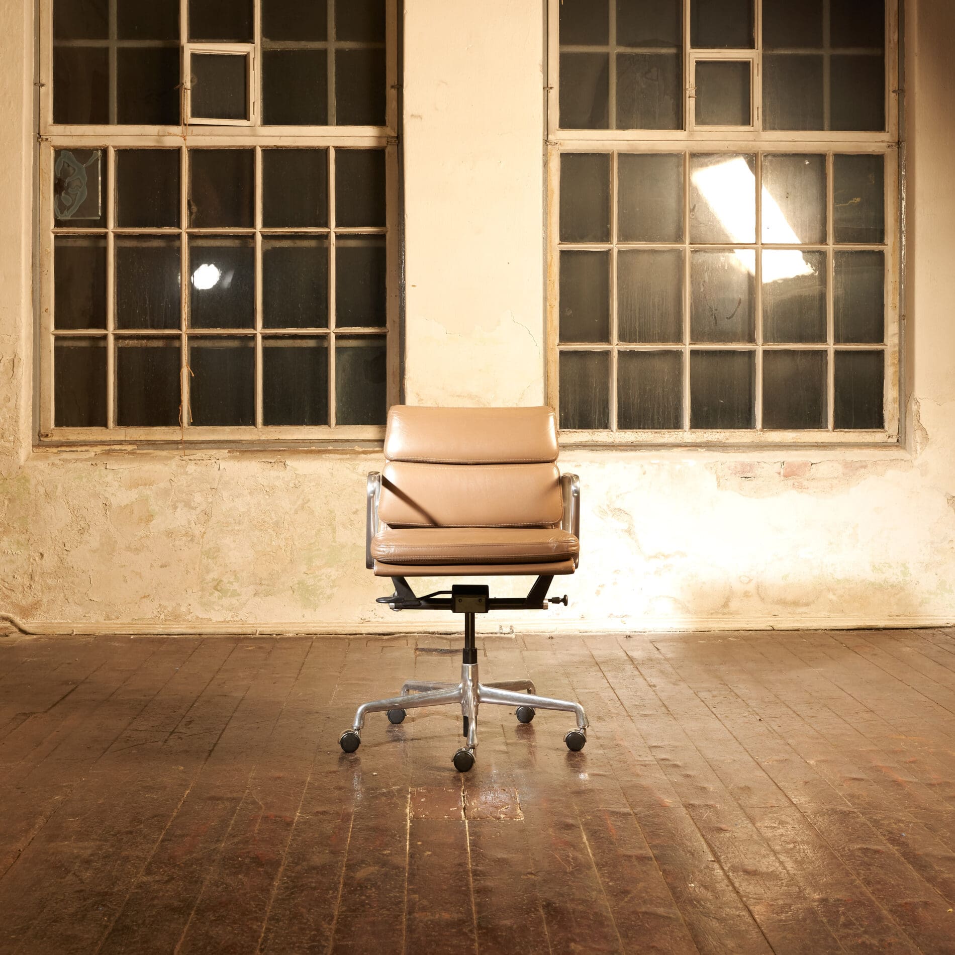 Eames soft pad Management Chair, EA435 - Image 2