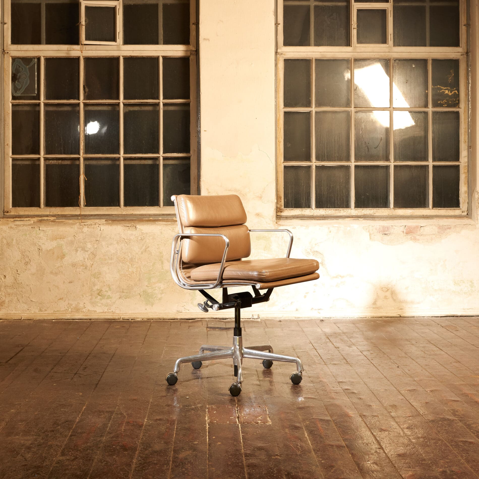 Eames soft pad Management Chair, EA435 - Image 3