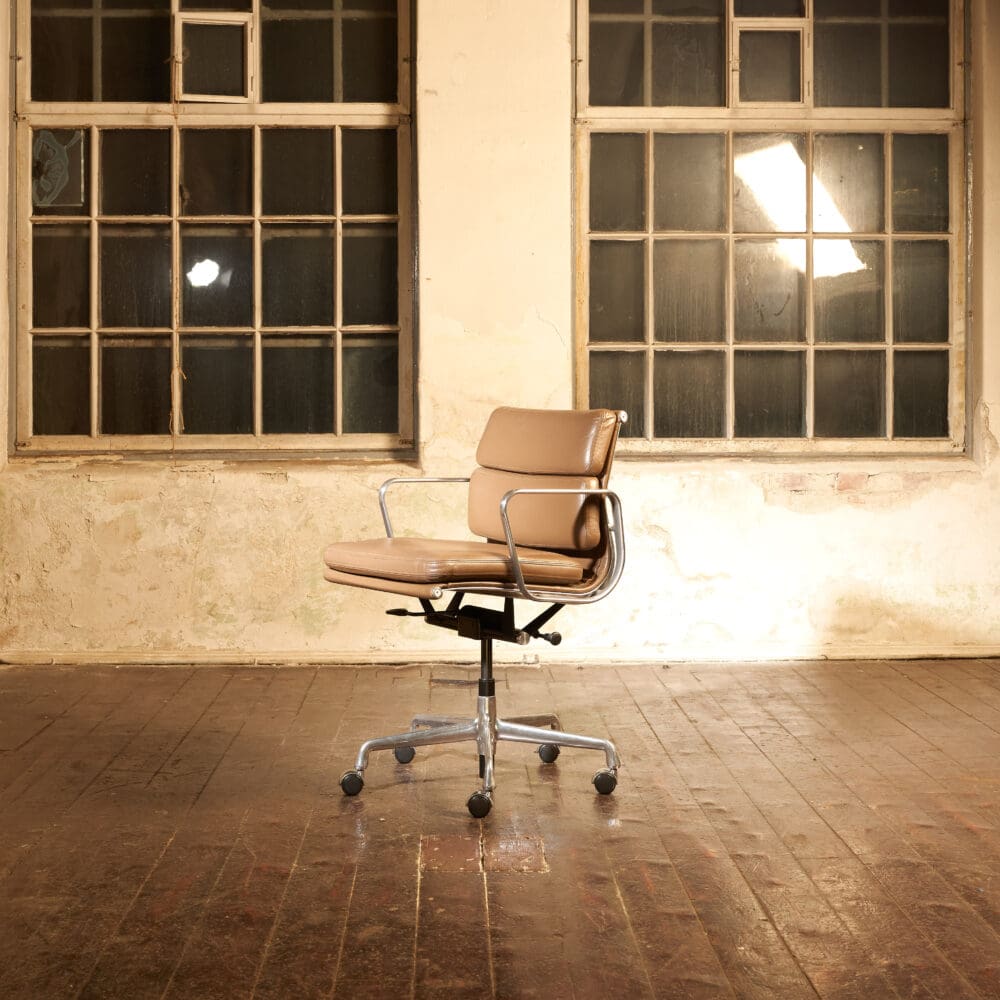 Eames soft pad Management Chair, EA435 - Image 4