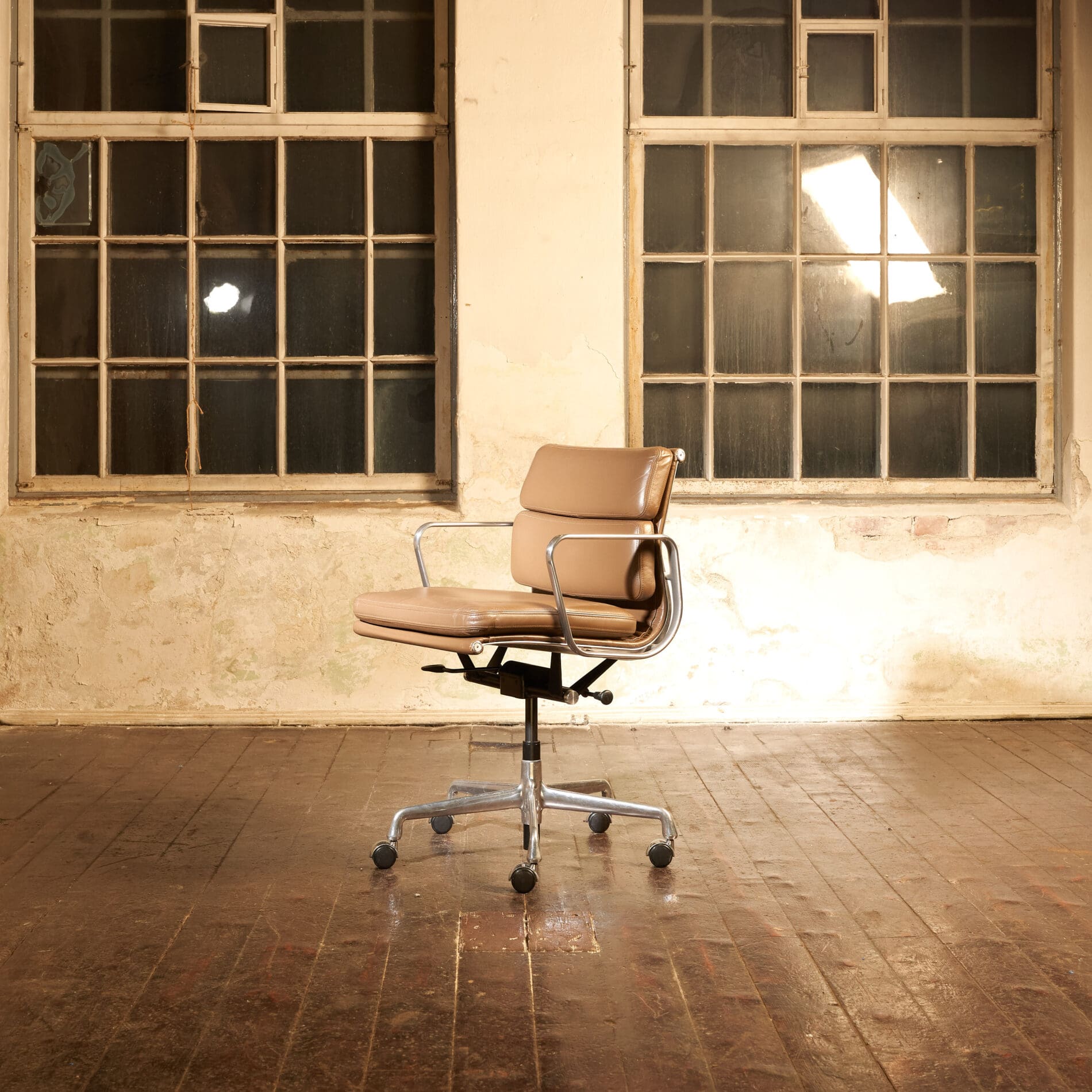 Eames soft pad Management Chair, EA435 - Image 4
