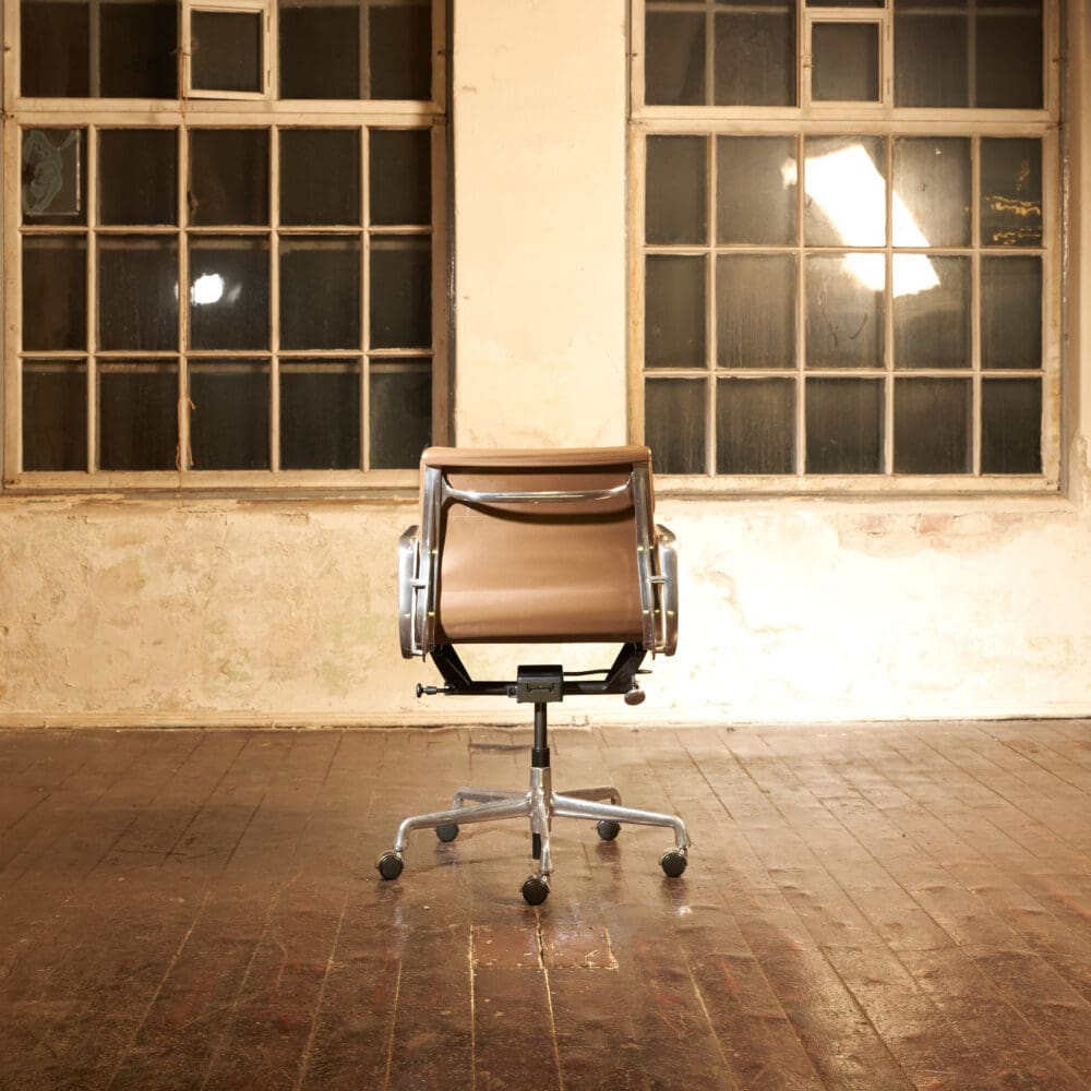 Eames soft pad Management Chair, EA435 - Image 5