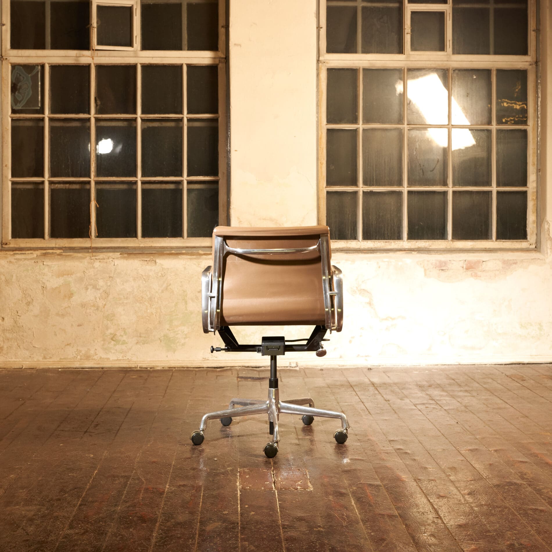 Eames soft pad Management Chair, EA435 - Image 5