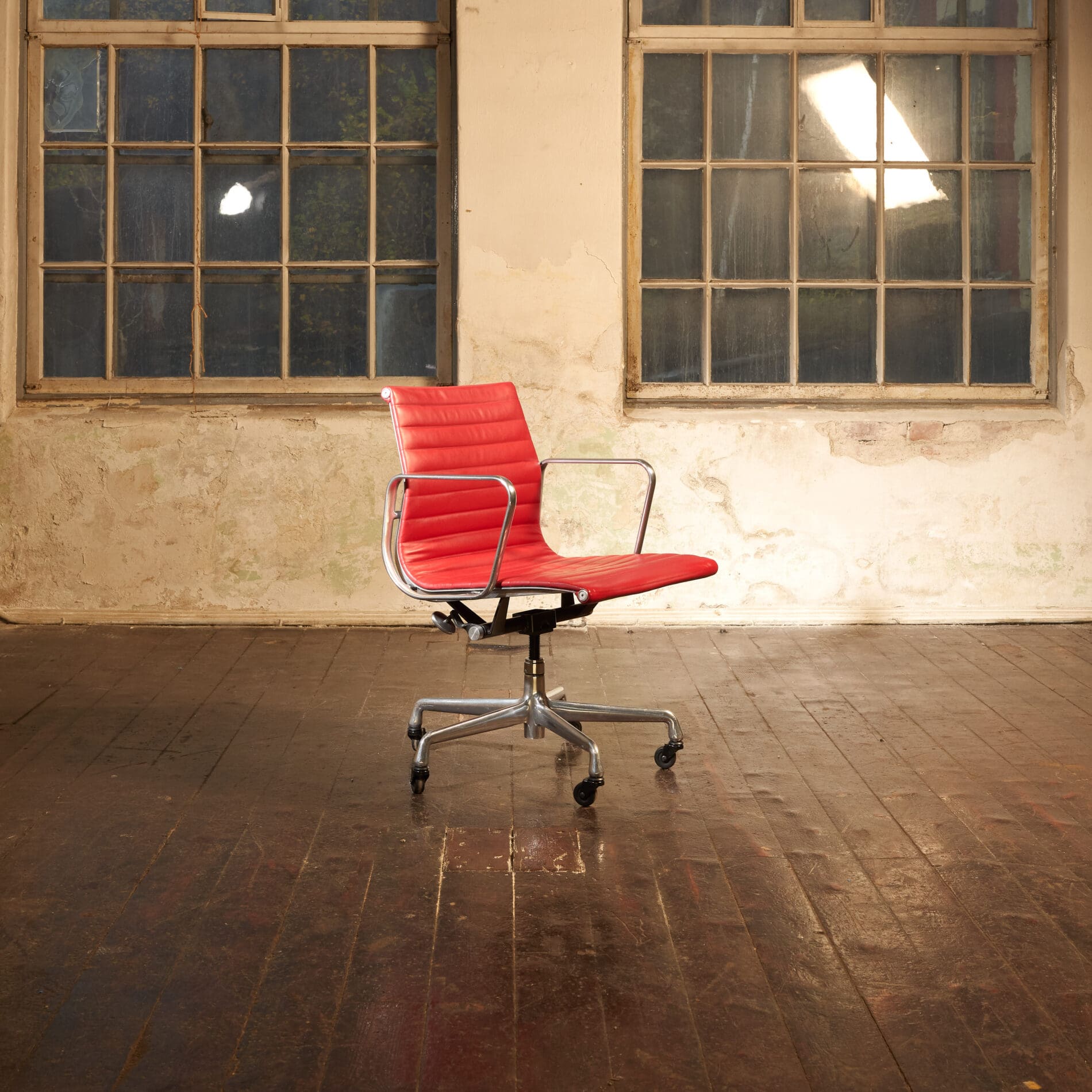 Eames Aluminum Group EA335 - Image 5