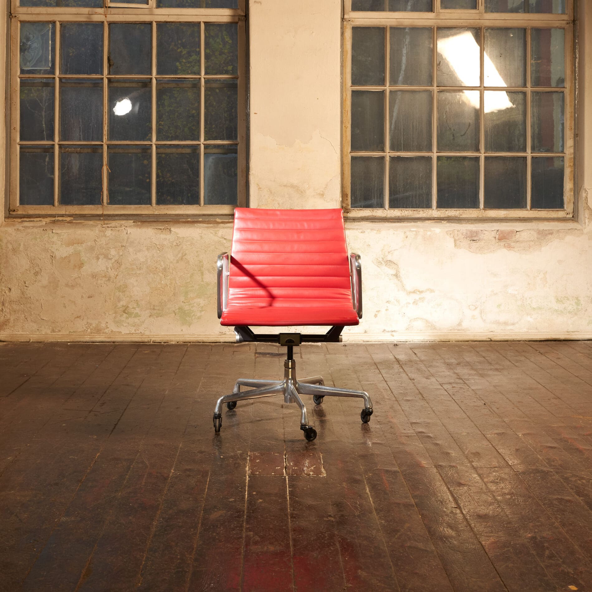 Eames Aluminum Group EA335 - Image 4
