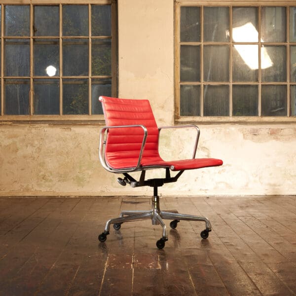 Eames Aluminum Group EA335