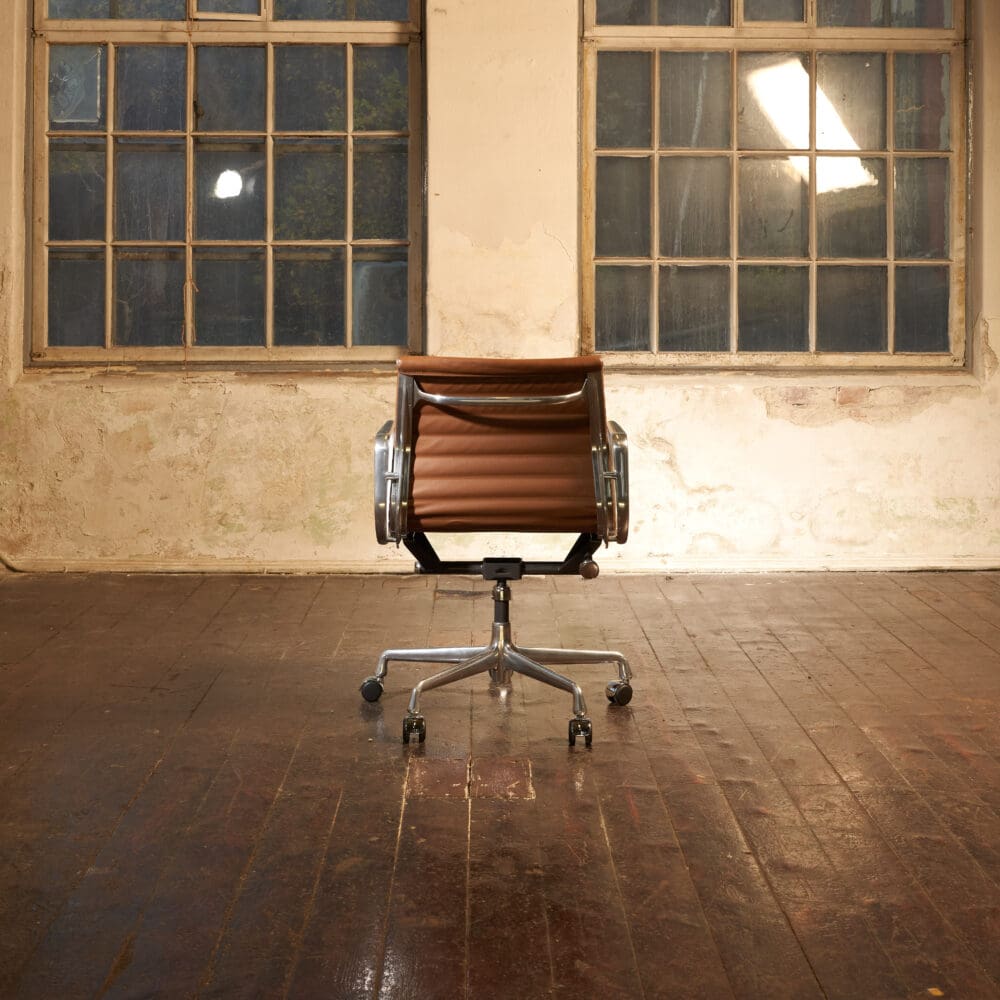 Eames Aluminum Group EA 335 - Image 3