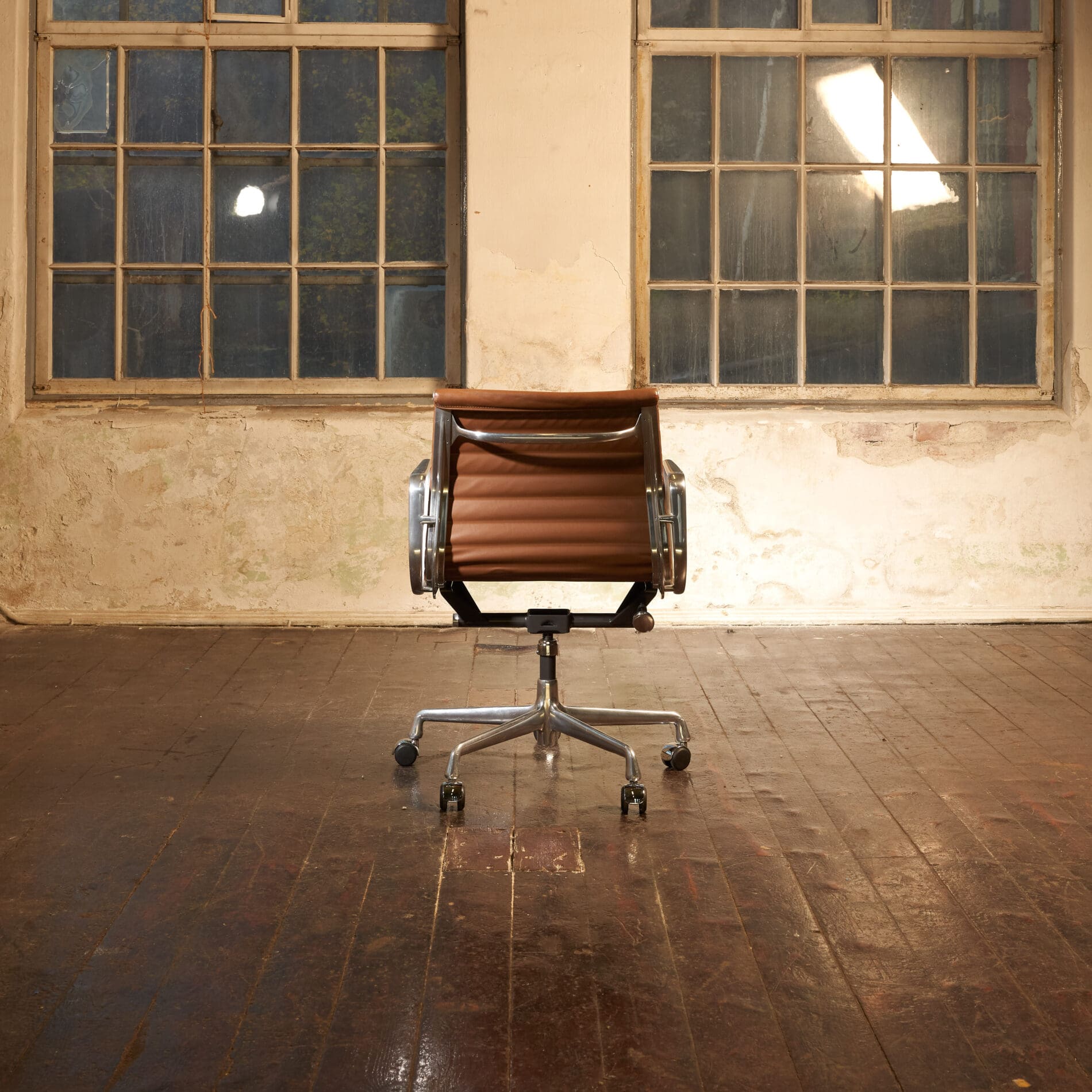 Eames Aluminum Group EA 335 - Image 3