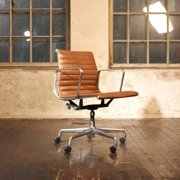 Eames Aluminum Group EA 335