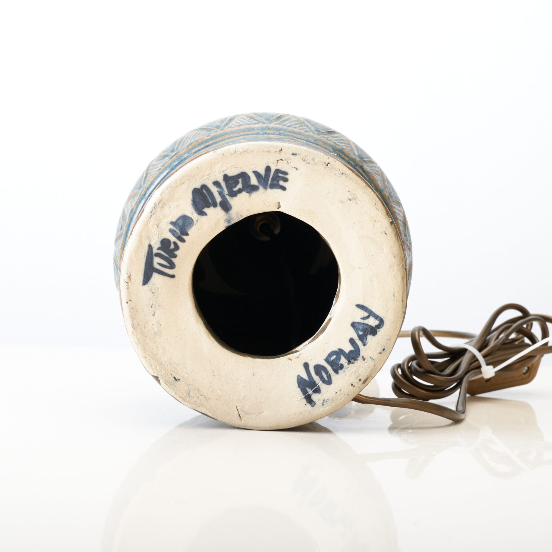 Turid Mjelve stoneware Lamp - dusty blue - Image 5