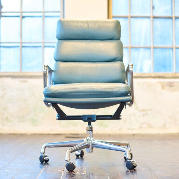 Eames Aluminum Group Soft Pad Chairs, model EA437
