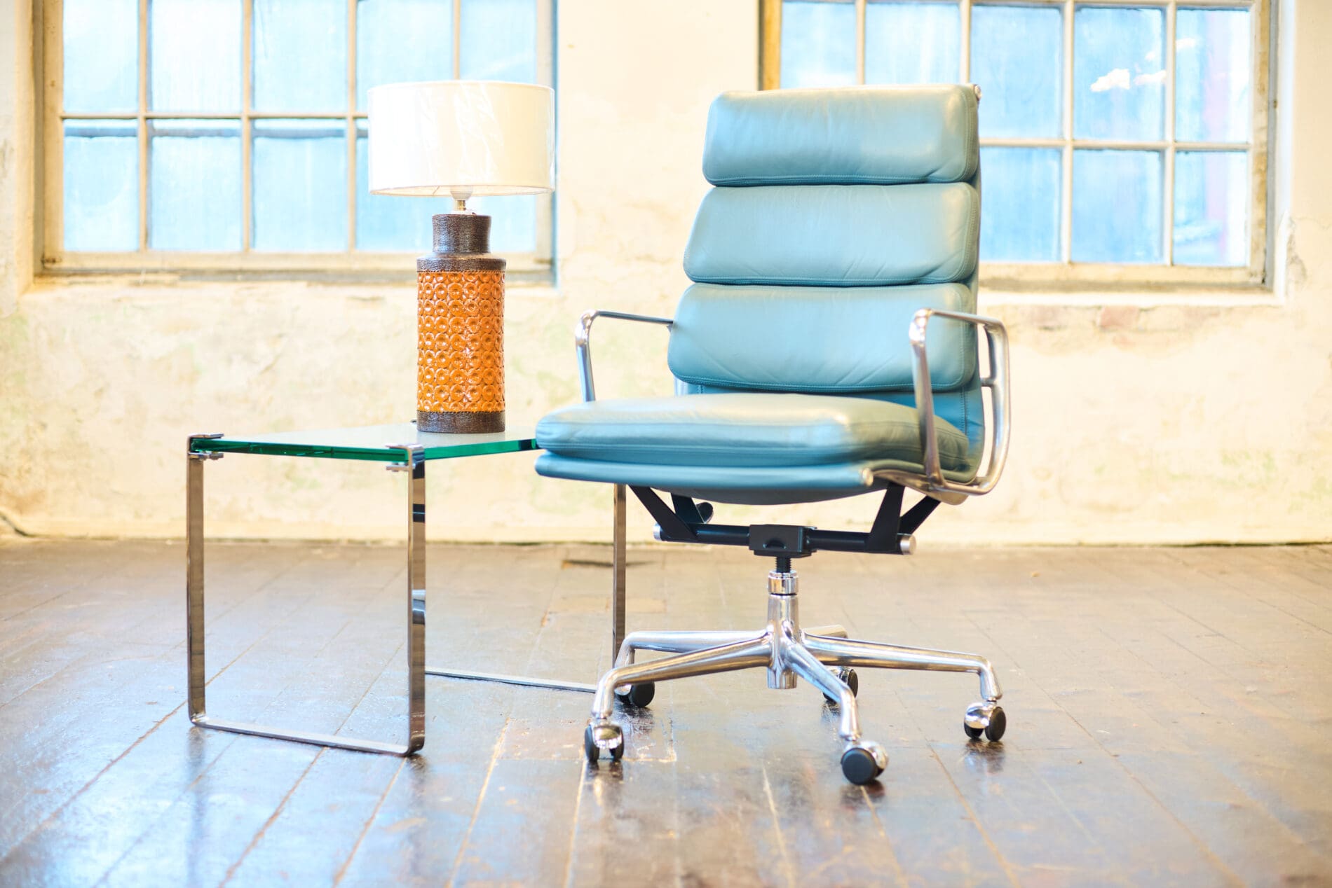 Eames Aluminum Group Soft Pad Chairs, model EA437 - Image 5