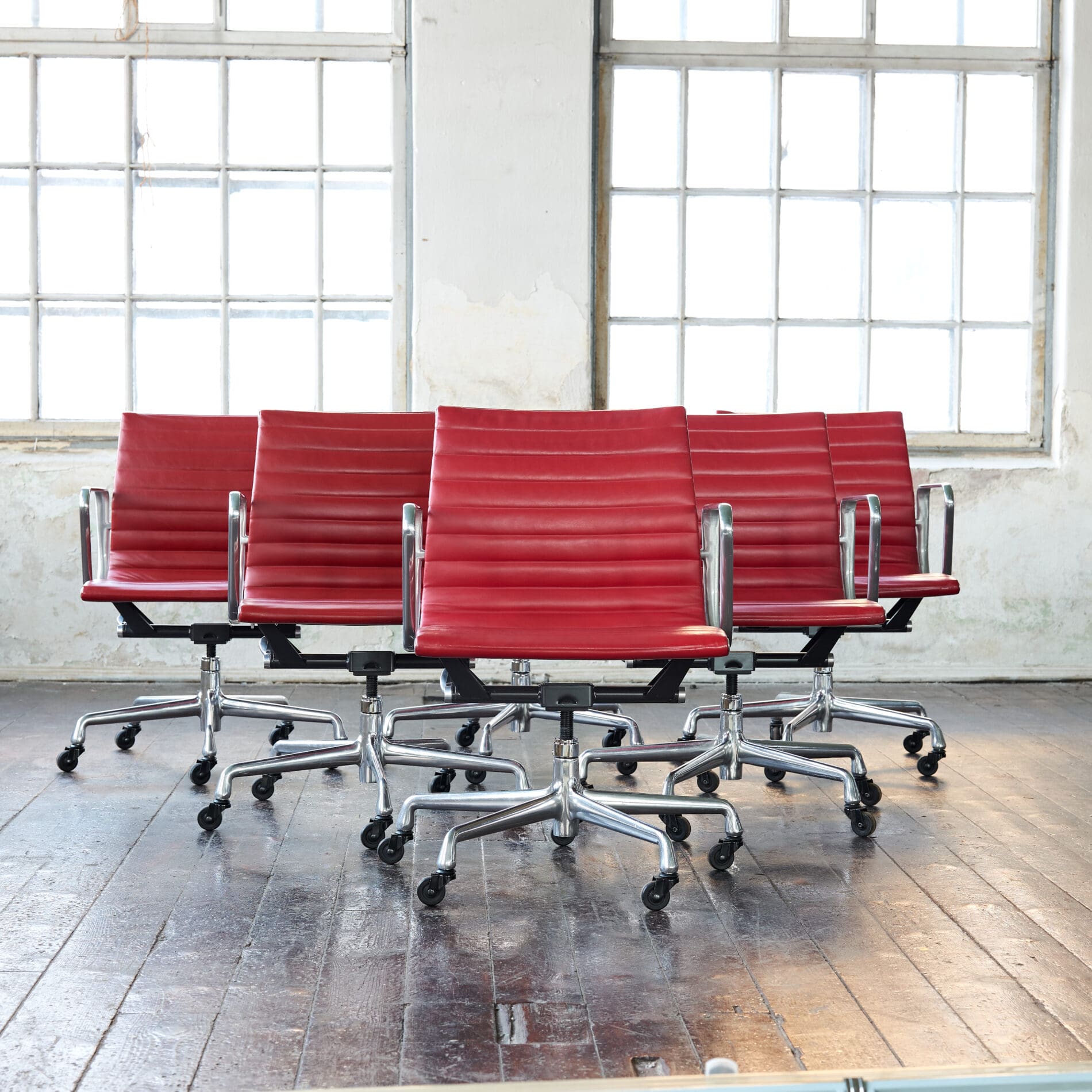 Eames Aluminum Group EA335 - Image 2