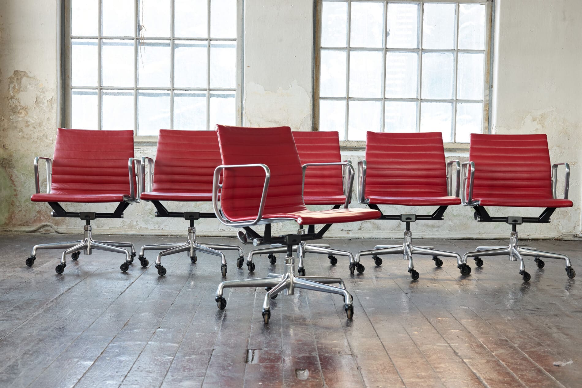 Eames Aluminum Group EA335 - Image 9