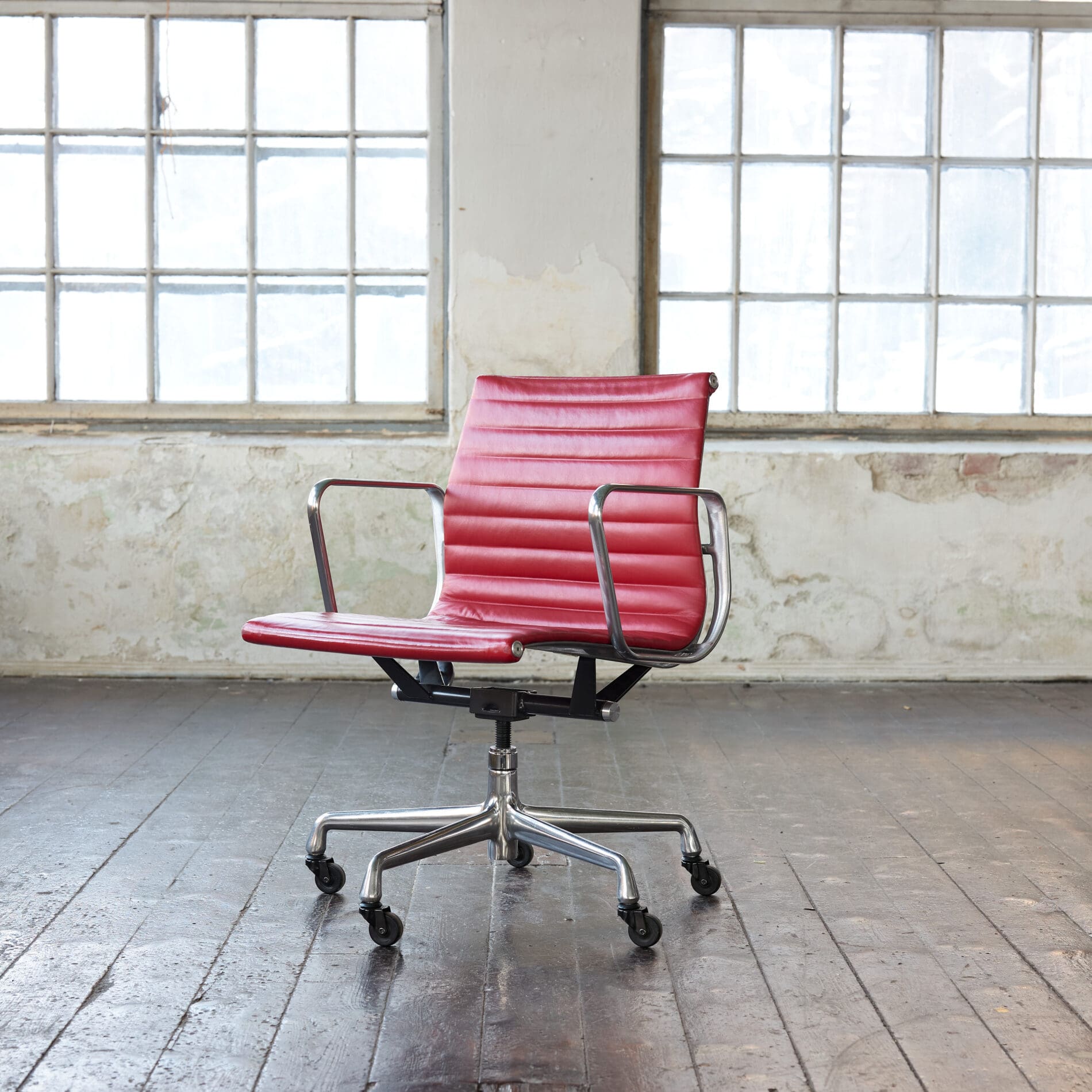 Eames Aluminum Group EA335 - Image 7