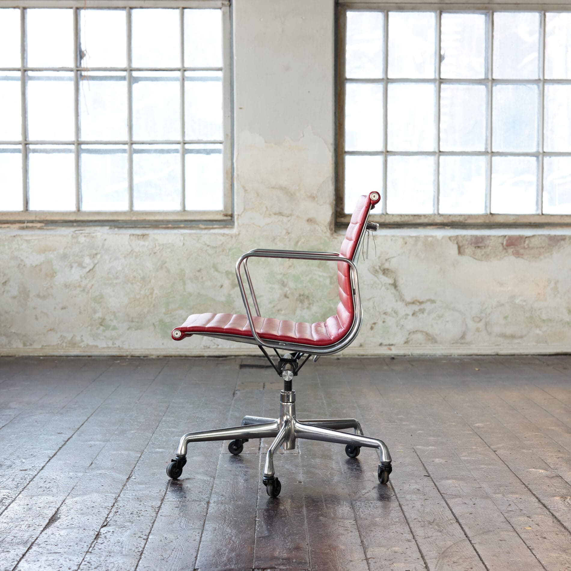 Eames Aluminum Group EA335 - Image 6